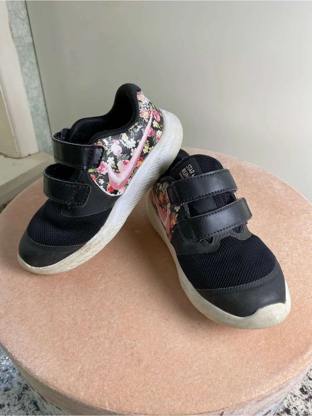 NIKE Star Runner-2 Little Girl Sneakers Black Pink Floral 9C